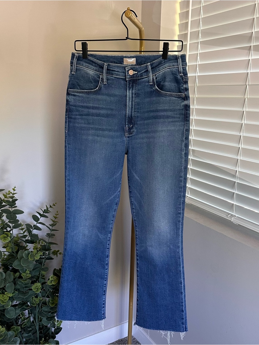 MOTHER Jeans The Hustler Ankle Fray 31